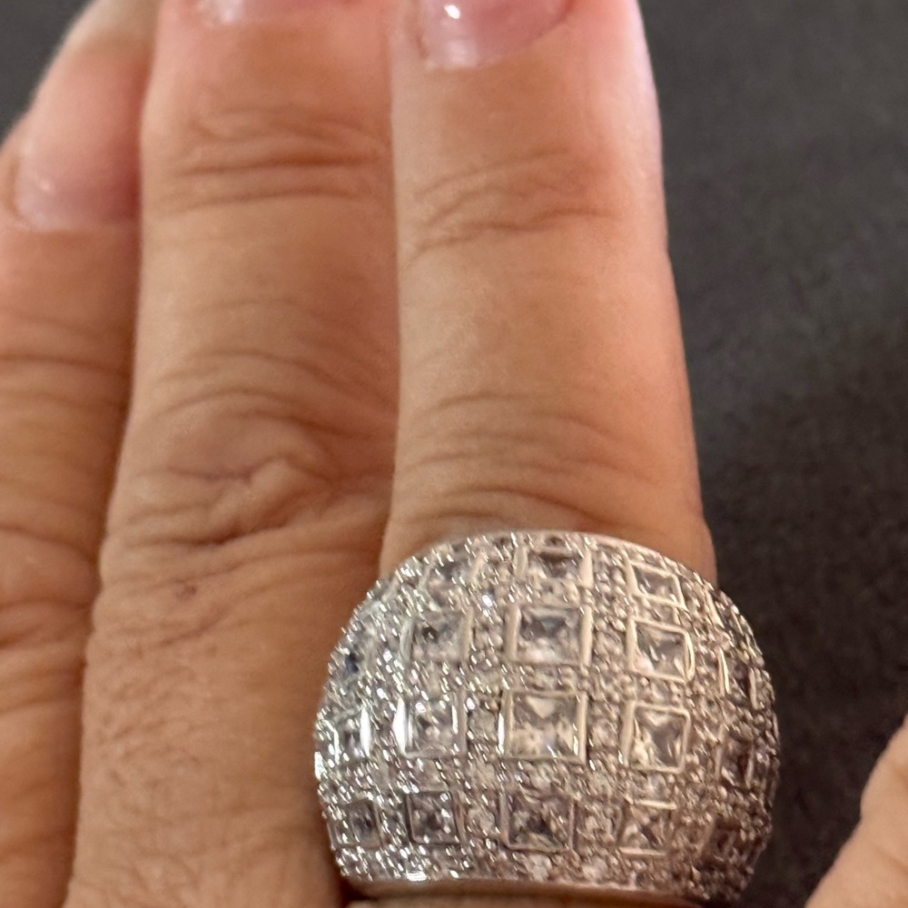 Ring - Picture 3 of 4